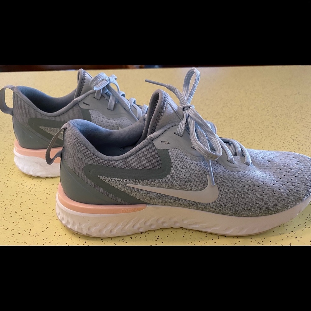 Women’s Nike Odyssey React Tennis Shoes NWOT